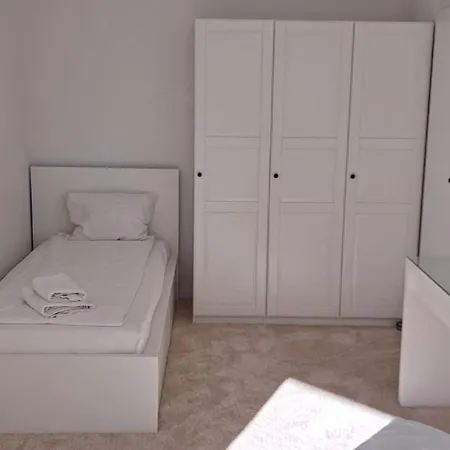 Pinea Apartmán *