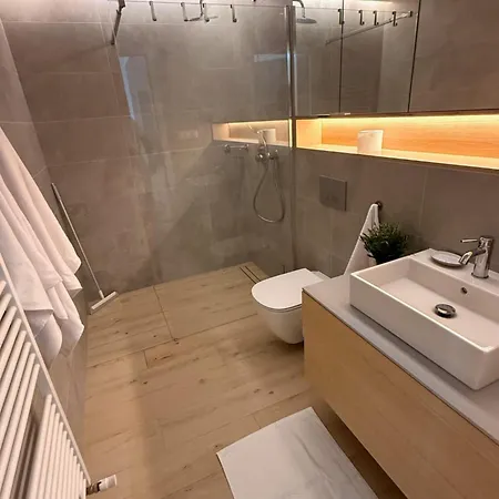 Pinea Apartmán *